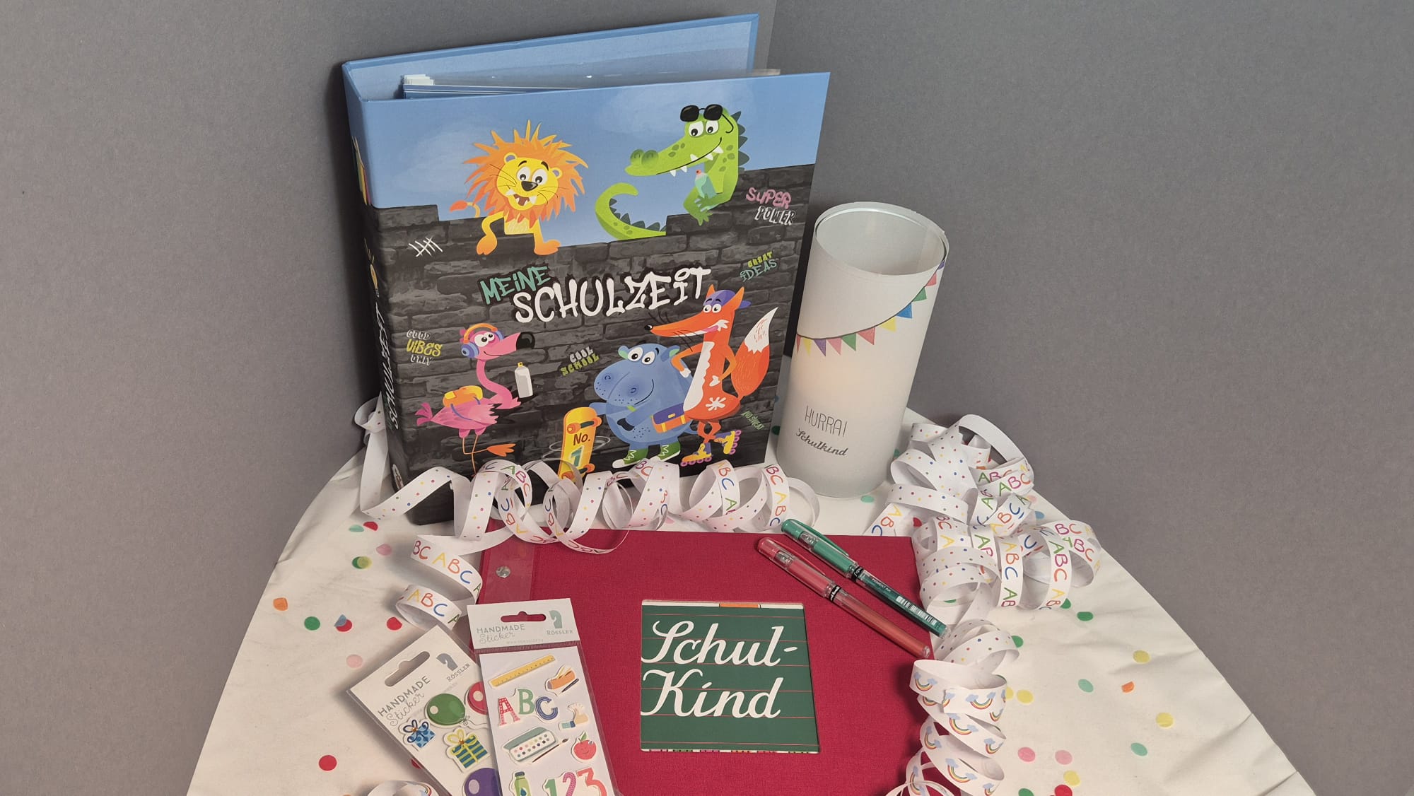 Luftschlangen, Fotoalbum, Sticker, Meine Schulzeitalbum u.v.m. 